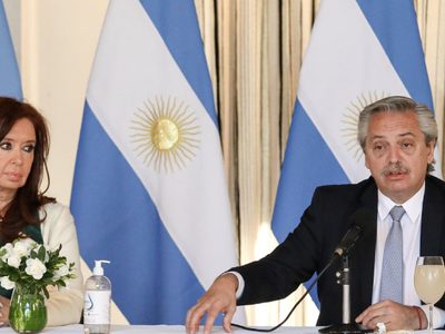 ¡DURO! Fernández criticó a los diarios y bancó a Cristina: "Tienen que llenar las páginas..."