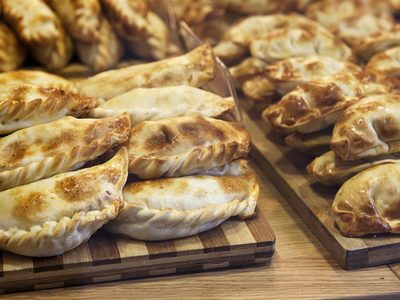 El truco de las rotiserías para que las empanadas de jamón y queso no estallen en el horno y te salgan perfectas