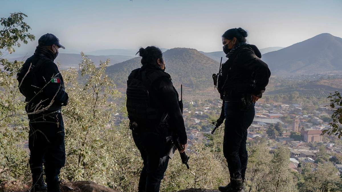 Policías comunitarias. Vigilancia de mujeres