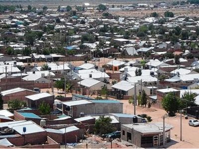 Cinco barrios de Rincón de los Sauces están sin agua potable y son asistidos con camiones cisterna