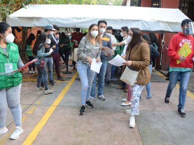 Sheinbaum llama al orden tras alta demanda de vacunas en Xochimilco