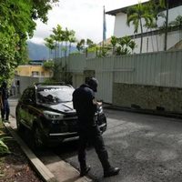 La oposición de Nicolás Maduro pide que frene el hostigamiento a la Embajada Argentina