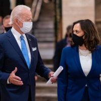 Fauci recomienda que Biden y Harris sean vacunados contra el covid-19 cuanto antes