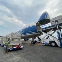 México recibió este jueves un millón 385 mil vacunas de Pfizer y Sputnik V