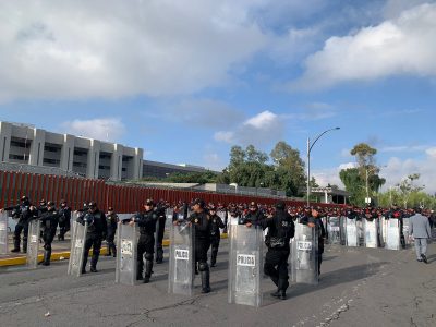 Policías resguardan Congreso de la Unión para la toma de protesta de Sheinbaum