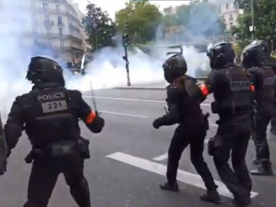 Miles de personas protestan en Francia contra el certificado de vacunación anticovid