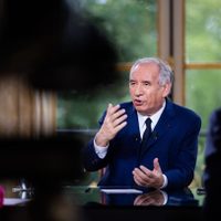 El primer ministro francés presentó su renuncia tras el revés del Parlamento