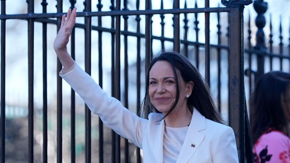 La líder opositora venezolana María Corina Machado al salir de la Casa Blanca