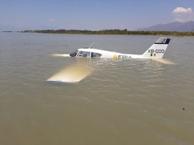 Avioneta realiza acuatizaje de emergencia en el Lago de Chapala; hay dos lesionados