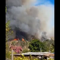 El humo complica el combate a los incendios forestales en Chile