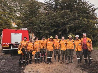 Bomberos de Villa Lago Meliquina lanzan una colecta para adquirir equipamiento para combatir incendios forestales