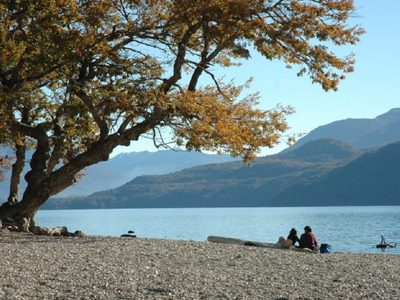 Entre lagos cristalinos y paisajes de ensueño: el pueblo de Neuquén que todos deben visitar al menos una vez