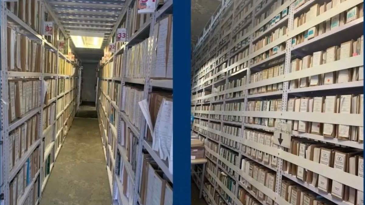 Anaqueles don documentos de la L12