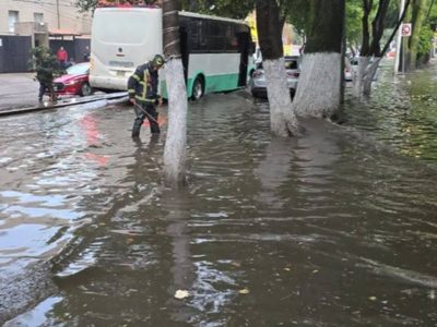 Lluvias atípicas causan 17 encharcamientos en 10 demarcaciones de la CDMX