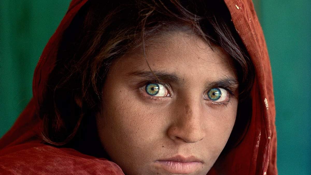 La "niña afgana", ahora una mujer, fue a vivir a Italia. Fuente: (National Geographic)