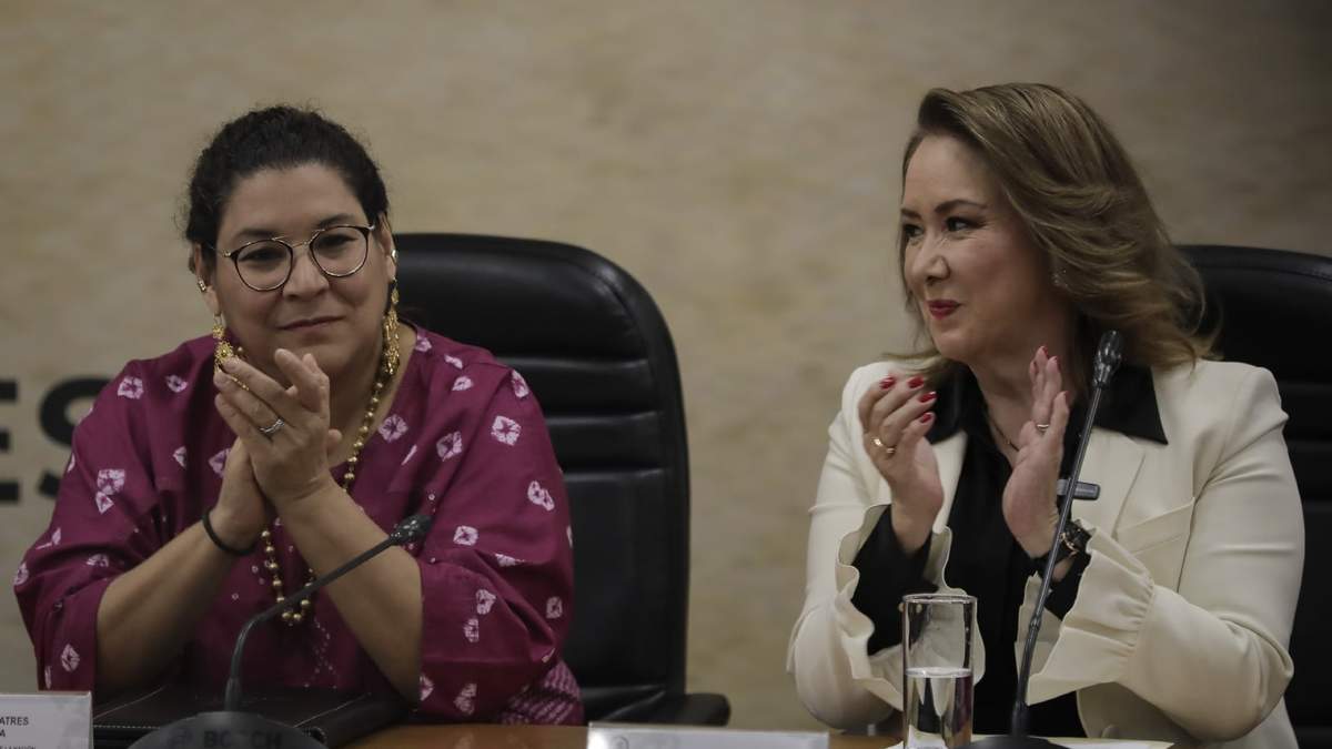 Las ministras del SCJN, Yasmín Esquivel; y Lenia Batres