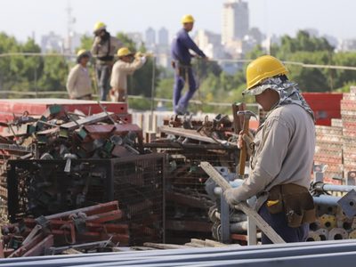 La actividad económica cayó un 7.4%: los sectores más afectados según el INDEC