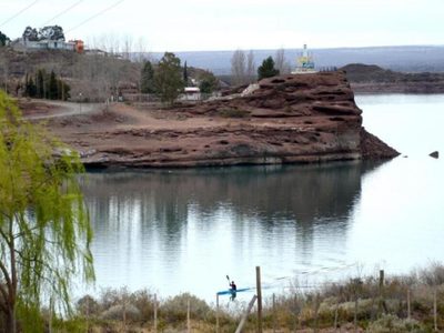 La comunidad de Chocón Medio halló 12 huellas de dinosaurio