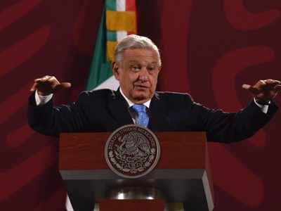 AMLO minimiza acarreo e "inducción" del voto en elección de Morena: "pero en muy pocas casillas"