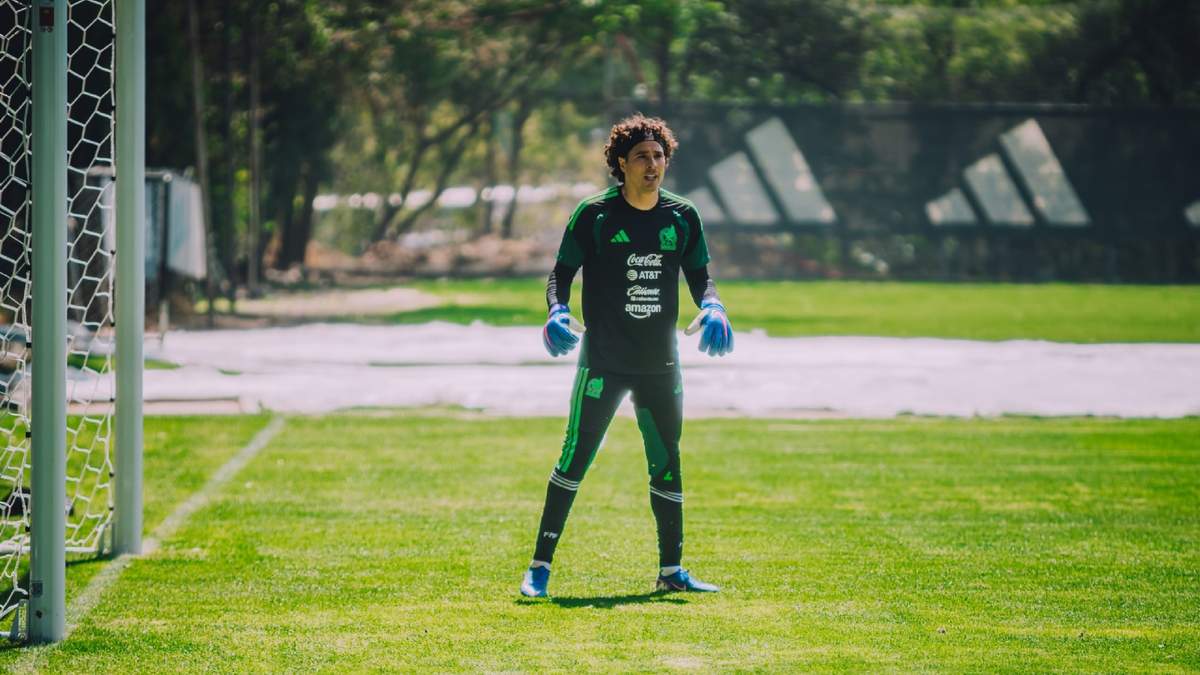 Entrenamiento de Memo Ochoa con la selección mexicana