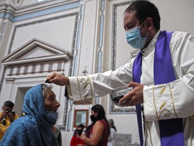 Covid-19 causó la muerte de 264 integrantes de la iglesia católica: CCM