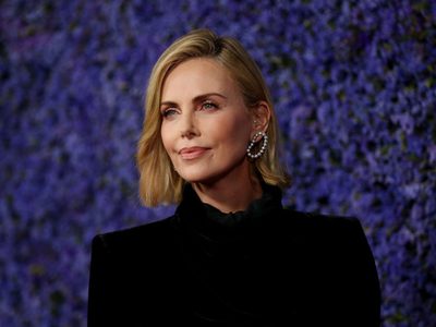 La divertida experiencia de Charlize Theron celebrando sus 45 años en plena crisis sanitaria
