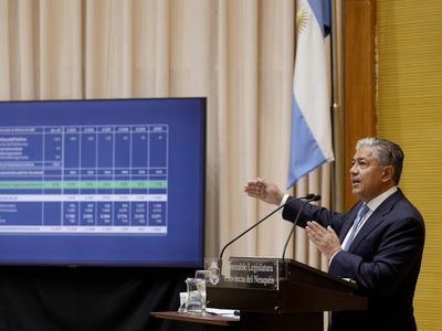 Figueroa presentó una ley para "blindar" las tierras productivas de Neuquén