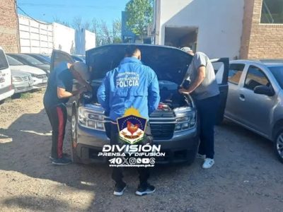 Realizaban tareas de prevención y observaron una camioneta con varias adulteraciones: un detenido