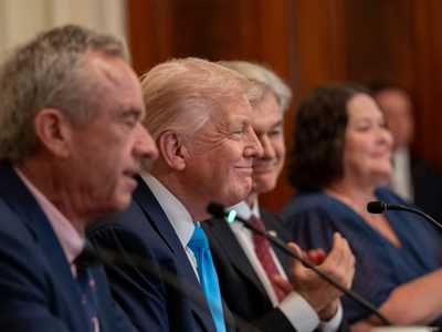 Trump aumenta el arancel a Canadá a 35% pero excluye los bienes del T-MEC