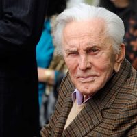 Esta fue la última voluntad de Kirk Douglas: Michael Douglas no recibirá ni un centavo