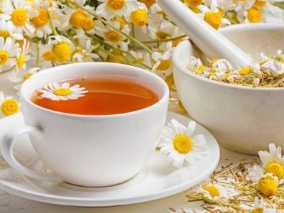 Si sos de los que toman una infusión a la noche, descubrí los beneficios de la manzanilla y su efecto en el cuerpo