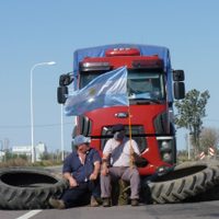Un camión embistió contra manifestantes en San Luis