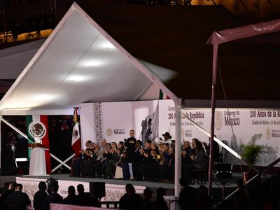 Con alusión a la reforma judicial, Sheinbaum encabeza ceremonia de los 200 años de la República
