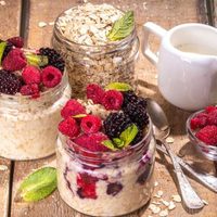 Desayuno exprés, listo en 10 minutos: prepará esta versión increíble con yogur, avena y frutas