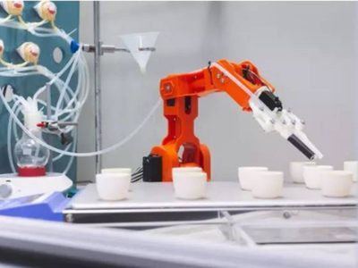 Bruselas quiere prohibir la inteligencia artificial de alto riesgo y más control y transparencia