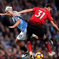 El Manchester City busca quitarle de las manos al United una joya del fútbol argentino