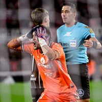 “Me pidió perdón”: el arquero de Platense reveló la charla que tuvo con Yael Falcón Pérez