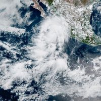 Huracán Lorena se intensifica en la costa oeste de México; Kiko avanza por aguas abiertas