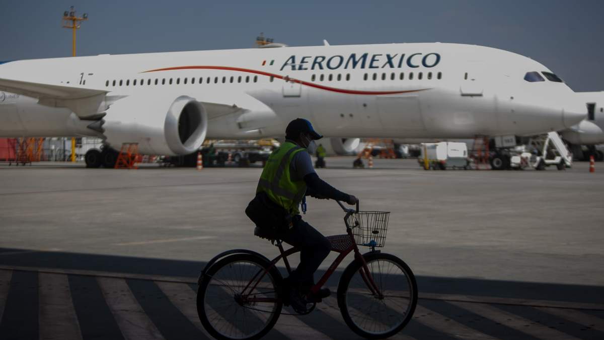 Avión de Aeroméxico en el AICM