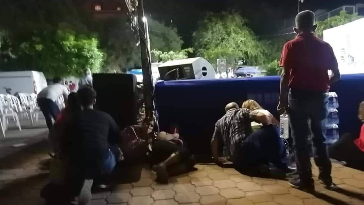 Los feligreses debieron tirarse al suelo durante el ataque