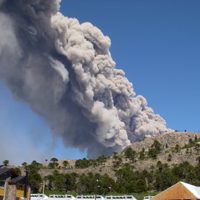 Afirman que las erupciones del volcán Copahue fueron influenciadas por los terremotos de Chile