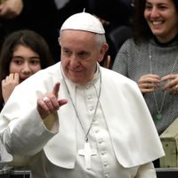 El Vaticano reprueba la política migratoria de Trump; construimos puentes, no muros, dice