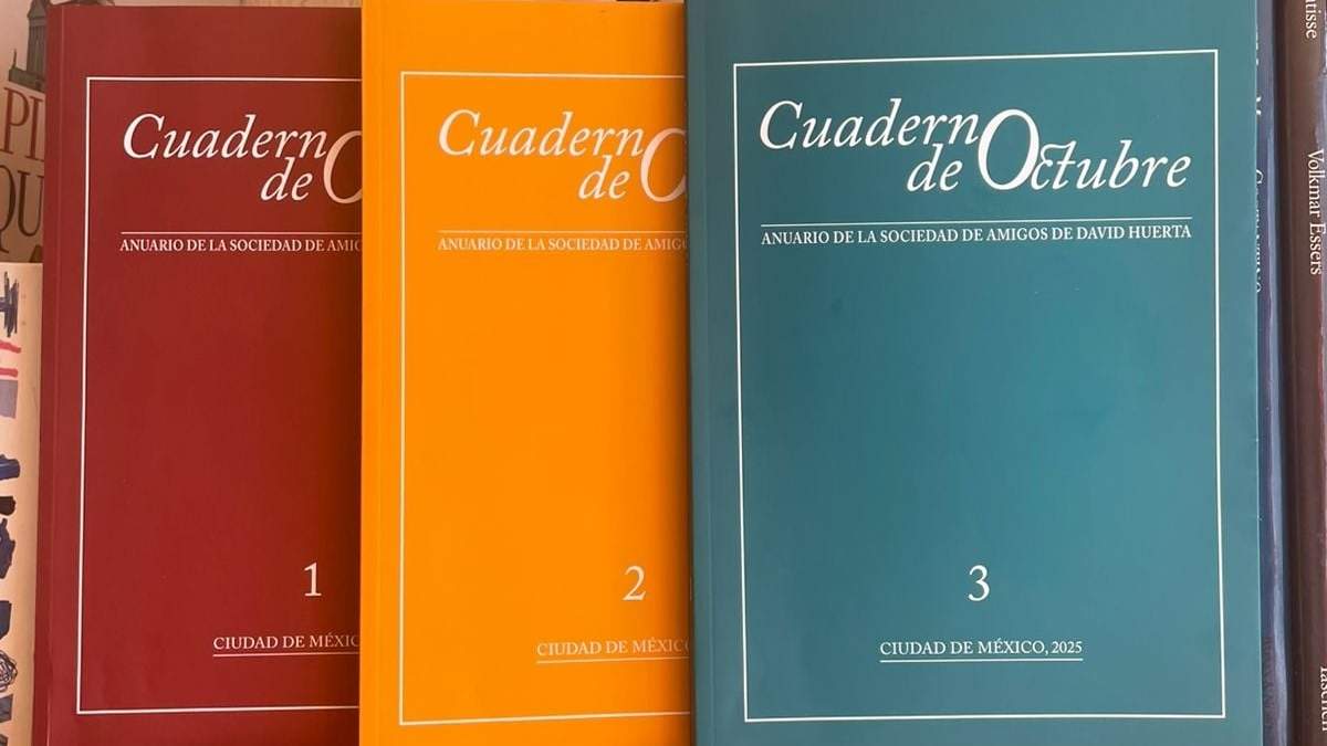 Tres ejemplares de "Cuaderno de Octubre"