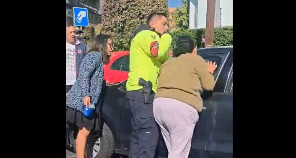 Conductora es detenida