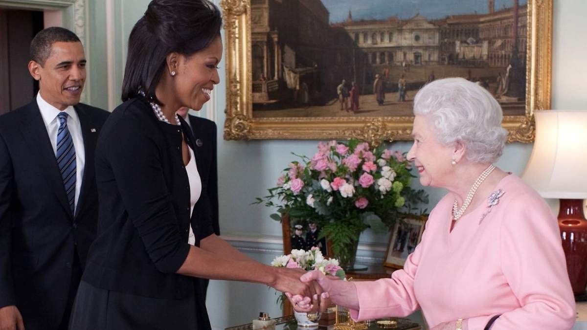 Barack y Michelle Obama y la Reina Isabel II. Fuente: (Instagram)