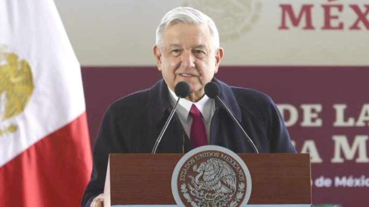 El presidente López Obrador celebró el día de las Fuerzas Armadas desde Santa Lucía