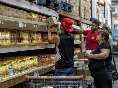 El consumo sigue cayendo: las crudas cifras de compras en supermercados y mayoristas durante septiembre