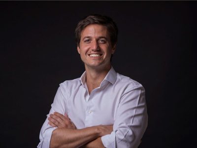 Quién es el asesor de Milei que está bajo la lupa de la justicia de Uruguay
