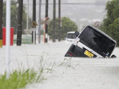 Fuertes lluvias causan inundaciones y aludes de tierra en suroeste de Japón
