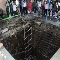 Recuperan 36 cadáveres en un pozo tras derrumbe
